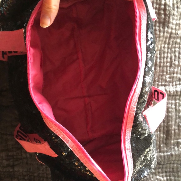 Justice Duffle Bag *SOLD* - Picture 4 of 6